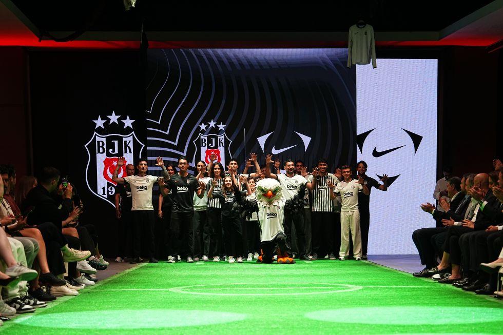 Beşiktaş'ın, 2026-2027 sezonunda giyeceği formaların lansmanı yapıldı!