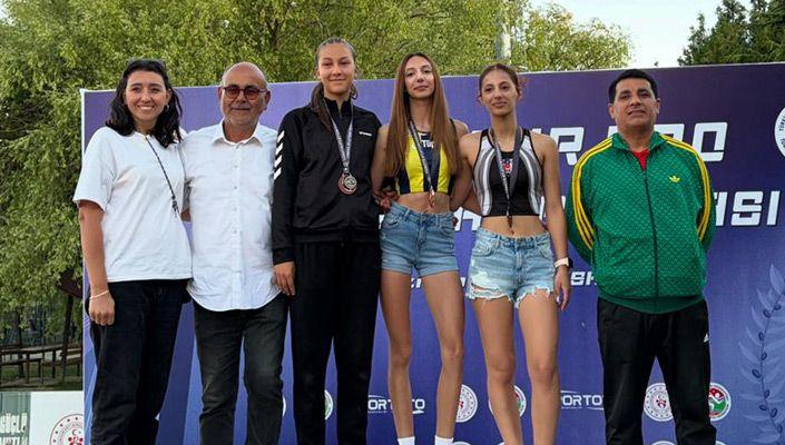 Elif Özen, U-20 Türkiye Atletizm Şampiyonası’nda 3. Oldu