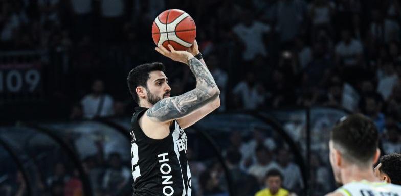 Beşiktaş, F.bahçe'ye sahasında mağlup!