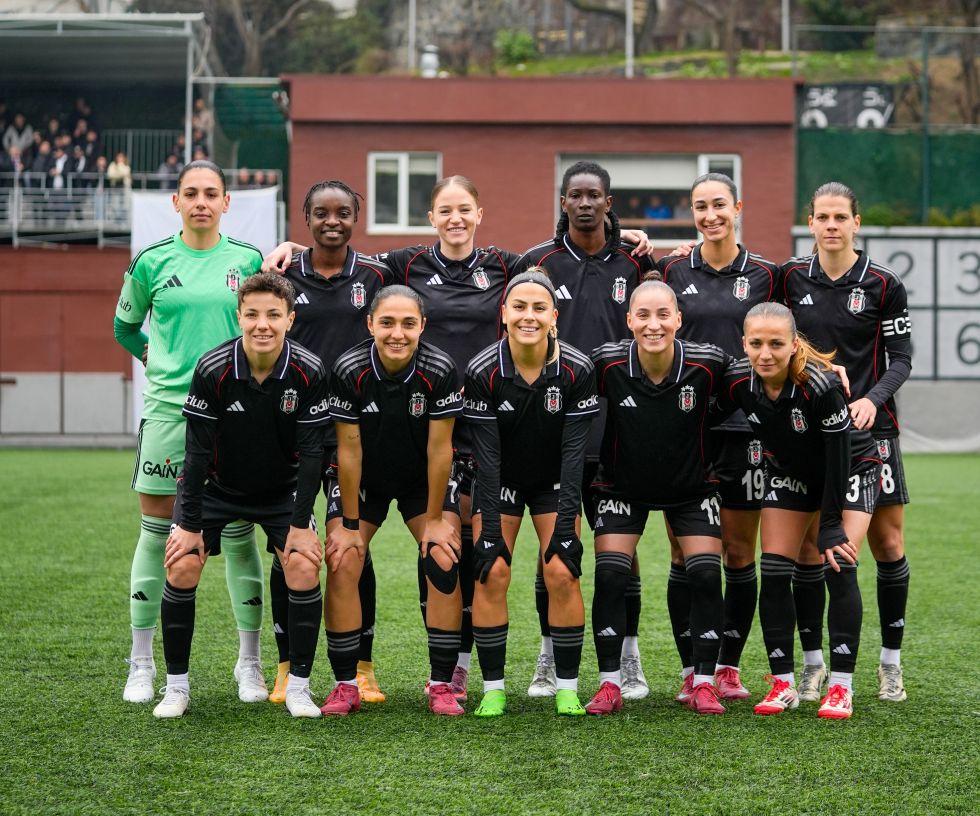 Beşiktaş'ta, 10 futbolcu ile yollar ayrıldı!