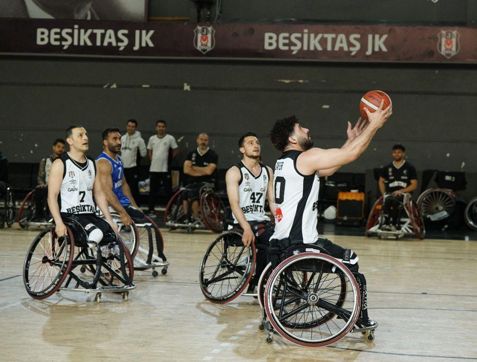 Beşiktaş, evinde farklı galip!