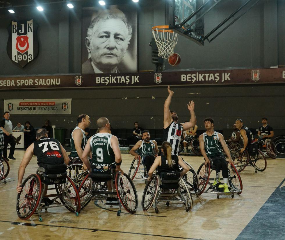 Beşiktaş, evinde farklı galip!
