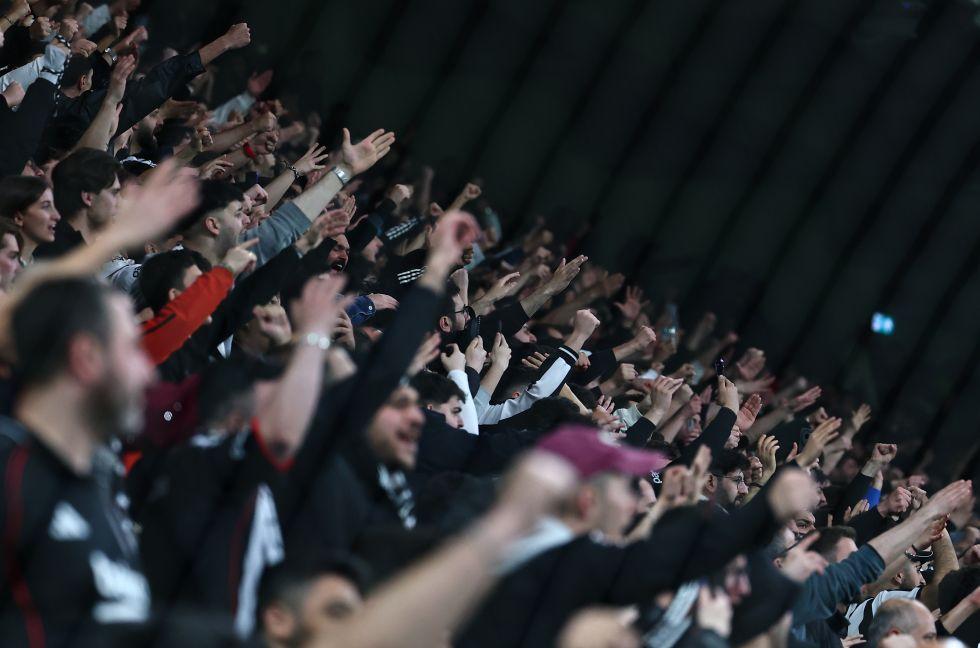 Beşiktaş - Trabzonspor maçının biletleri satışa çıkıyor!