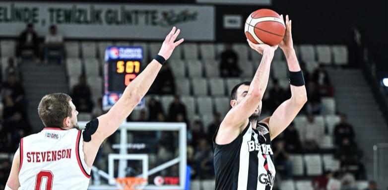 Beşiktaş, Manisa deplasmanında farklı galip!