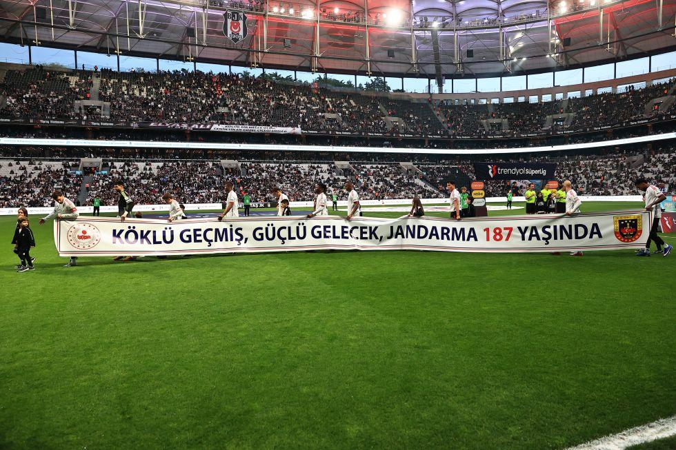 Türkiye Futbol Federasyonu'ndan kritik karar! Maç öncesi pankart uygulaması sona erdi!