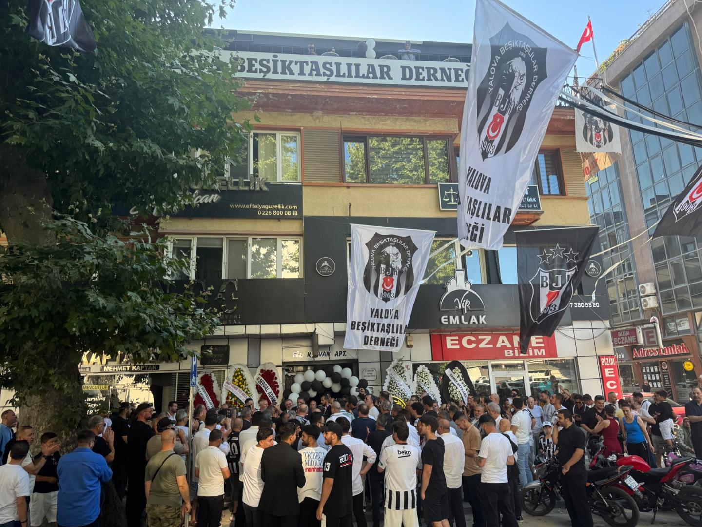 Yalova Beşiktaşlılar Derneği, yeni lokalini açtı!