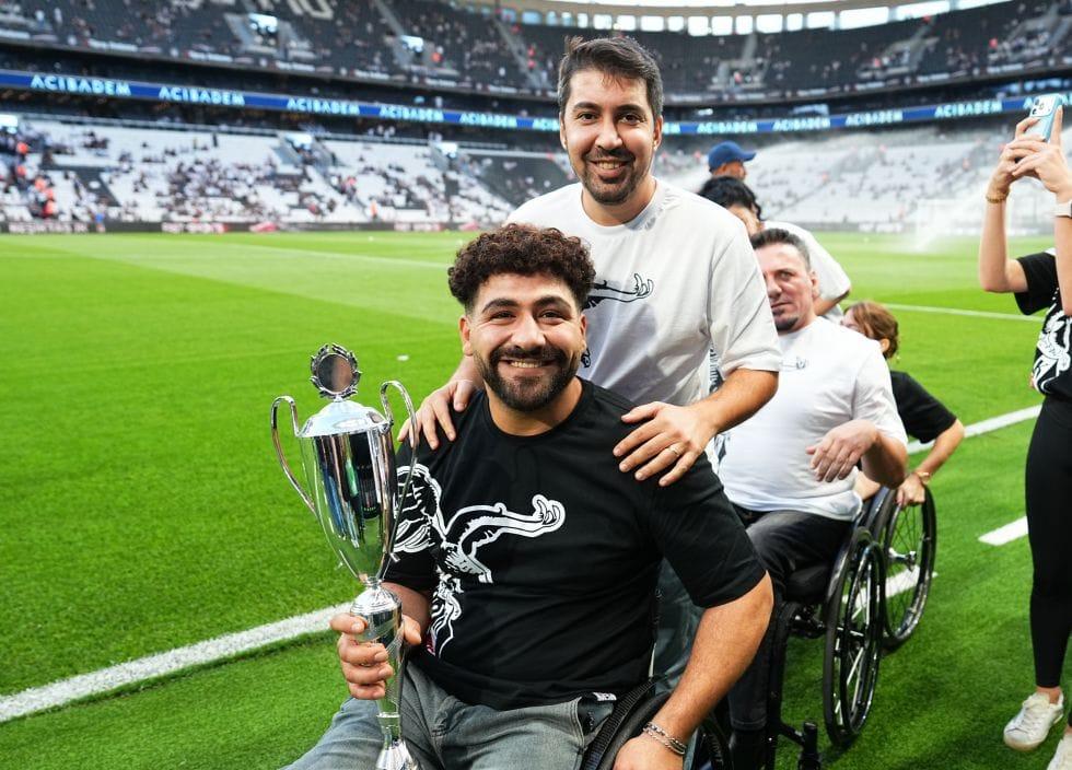 Beşiktaş'ın amatör şubelerinin sporcuları, kupalarıyla Tüpraş Stadyumu’nda!