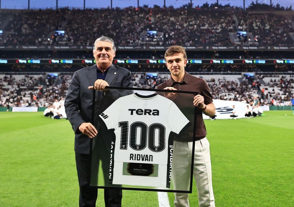 Beşiktaş'tan, Rıdvan Yılmaz'a dalya plaketi!