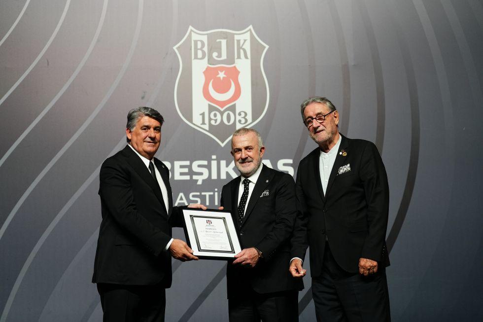 BJK Divan Kurulu Başkanı Ahmet Ürkmezgil, mazbatasını aldı!
