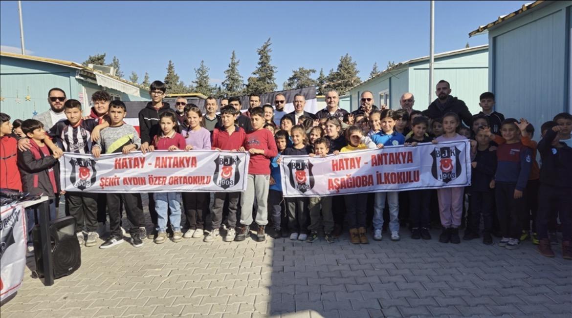 Beşiktaş gönüllülerinden Hatay’da depremzede öğrencilere forma hediyesi!