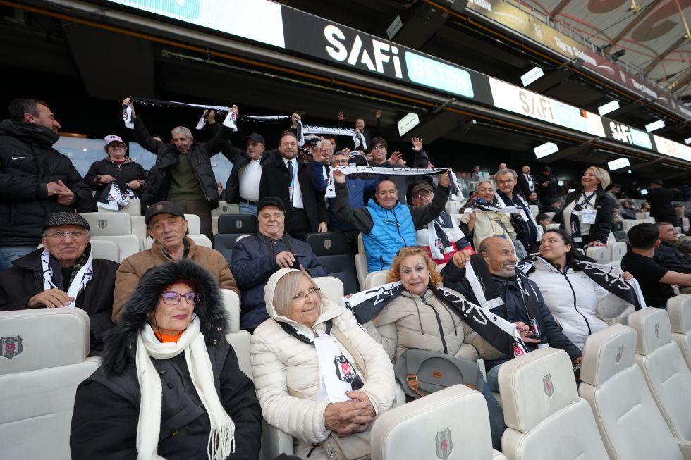 Tüpraş Stadyumu’na anlamlı ziyaret!